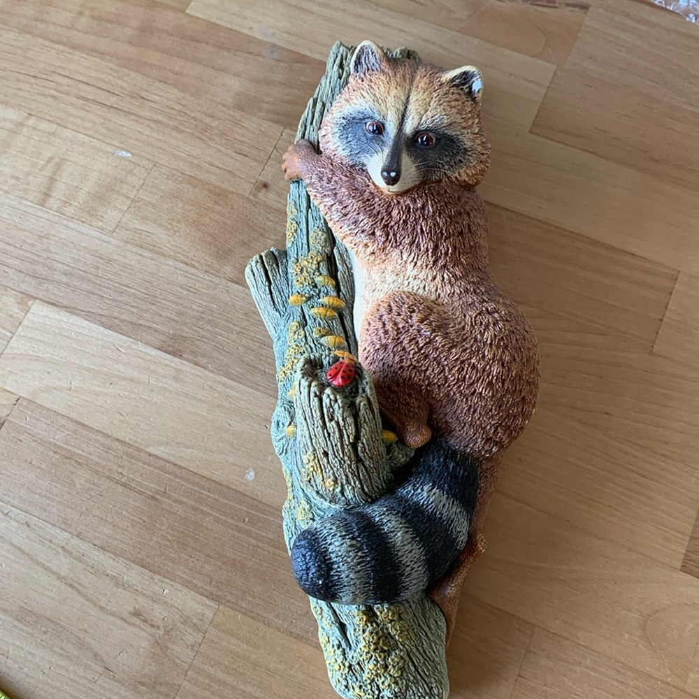 Vintage Bossons Chalkware Raccoon on Tree Limb - Picture 2 of 11